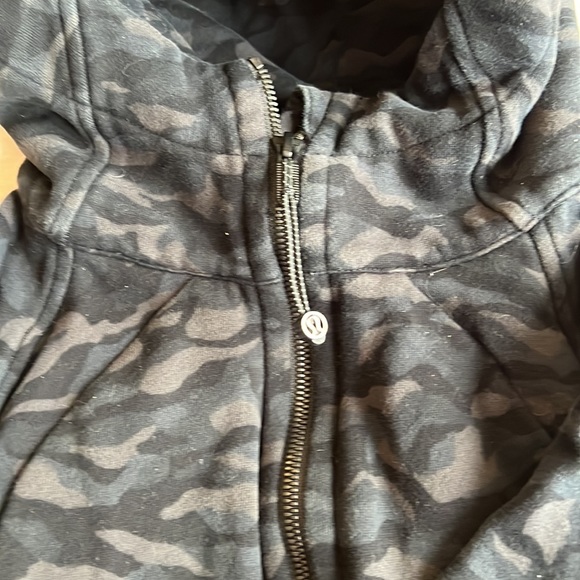 Lululemon Scuba Hoodie - Picture 3 of 4